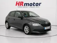 Usado Skoda Fabia Ambition 95 CV (69 kW) 2021 Gris Utilitario