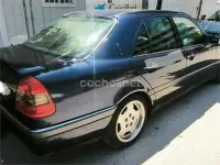 Usado Mercedes C250 Elegance 150 CV (110 kW) 2000 Azul Berlina