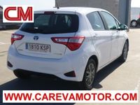 Usado Toyota Yaris Hybrid Active 100 CV (73 kW) 2019 Blanco Berlina