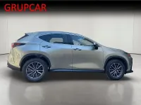 Usado Lexus NX350h Executive Line 242 CV (177 kW) 2022 Gris / plata SUV
