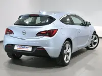 Usado Opel Astra GTC Sportive 136 CV (100 kW) 2016 Gris Utilitario