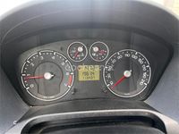 Usado Ford Fiesta Ambiente 70 CV (51 kW) 2006 Rojo Utilitario