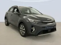Usado Kia Stonic 101 CV (74 kW) 2022 Gris oscuro SUV