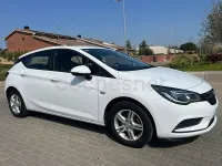Usado Opel Astra Expression 105 CV (77 kW) 2016 Blanco Berlina
