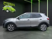 Usado Kia Stonic GT-Line 101 CV (74 kW) 2025 Gris / plata SUV