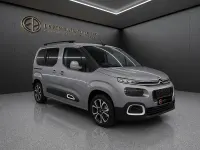 Usado Citroën Berlingo Shine 102 CV (75 kW) 2021 Gris / plata Monovolumen