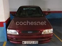 Usado Ford Escort 90 CV (66 kW) 1994 Rojo Berlina
