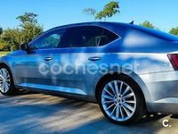 Usado Skoda Superb Style 190 CV (139 kW) 2016 Gris / plata Berlina