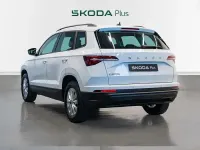 Usado Skoda Karoq Active 110 CV (80 kW) 2023 Blanco SUV