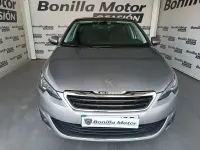 Usado Peugeot 308 Allure 131 CV (96 kW) 2016 Gris / plata Berlina