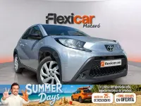 Usado Toyota Aygo X Play 72 CV (52 kW) 2024 Gris / plata SUV