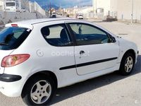 Usado Peugeot 206 75 CV (55 kW) 2002 Blanco Berlina