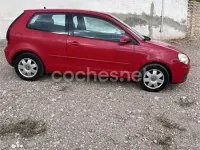 Usado VW Polo Advance 70 CV (51 kW) 2004 Rojo Utilitario