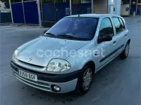 Usado Renault Clio 60 CV (44 kW) 2001 Gris / plata Berlina