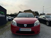Usado Dacia Sandero Lauréate 75 CV (55 kW) 2011 Rojo Utilitario