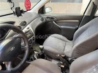Usado Ford Focus Trend 115 CV (84 kW) 2001 Negro Berlina