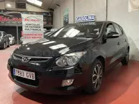 Usado Hyundai i30 Comfort 109 CV (80 kW) 2010 Negro Berlina