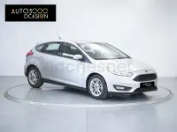 Usado Ford Focus Trend 125 CV (91 kW) 2016 Gris / plata Berlina