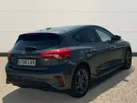 Usado Ford Focus ST-Line 125 CV (91 kW) 2022 Negro Berlina