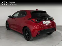 Usado Toyota Yaris Hybrid Plus 116 CV (85 kW) 2022 Rojo emocion Berlina