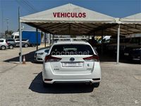 Usado Toyota Auris Hybrid Advance 136 CV (100 kW) 2017 Blanco Berlina