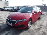 Usado Skoda Octavia Ambition 116 CV (85 kW) 2022 Rojo Familiar