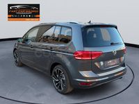 Usado VW Touran Edition 116 CV (85 kW) 2019 Gris / plata Monovolumen