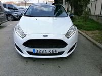 Usado Ford Fiesta Trend 82 CV (60 kW) 2017 Blanco Utilitario