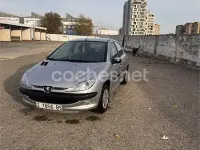 Usado Peugeot 206 90 CV (66 kW) 2000 Gris / plata Berlina