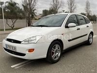 Usado Ford Focus Ambiente 100 CV (73 kW) 2001 Blanco Familiar
