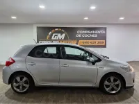 Usado Toyota Auris Hybrid Active 136 CV (100 kW) 2013 Gris / plata Berlina
