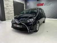 Usado Toyota Yaris Hybrid Active 100 CV (73 kW) 2017 Negro Berlina