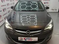 Usado Opel Astra Selective 140 CV (102 kW) 2012 Gris / plata Berlina