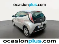 Usado Toyota Aygo X-play 69 CV (50 kW) 2018 Gris plata Utilitario
