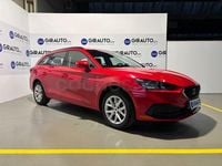 Usado Seat Leon Style 110 CV (80 kW) 2022 Granate Familiar