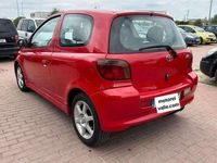 Usado Toyota Yaris Sport 105 CV (77 kW) 2003 Rojo Utilitario