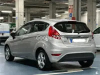 Usado Ford Fiesta Trend 68 CV (50 kW) 2009 Gris / plata Utilitario