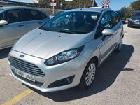 Usado Ford Fiesta Trend 82 CV (60 kW) 2015 Gris Utilitario