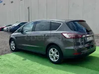 Usado Ford S-MAX Titanium 180 CV (132 kW) 2017 Gris / plata Monovolumen