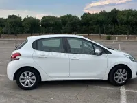 Usado Peugeot 208 Active 82 CV (60 kW) 2019 Blanco Utilitario