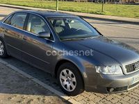 Usado Audi A4 130 CV (95 kW) 2002 Gris / plata Berlina