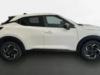 Usado Nissan Juke N-Connecta 114 CV (83 kW) 2022 Lunar white (metalizado) techo SUV