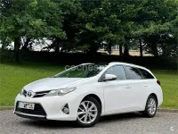 Usado Toyota Auris Active 132 CV (97 kW) 2014 Blanco Familiar
