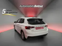 Usado Skoda Fabia Selection 95 CV (69 kW) 2024 Blanco Utilitario
