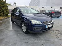 Usado Ford Focus Ghia 109 CV (80 kW) 2006 Azul Berlina