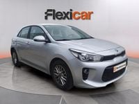 Usado Kia Rio 101 CV (74 kW) 2019 Gris Berlina