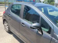 Usado Peugeot 308 90 CV (66 kW) 2009 Gris / plata Berlina