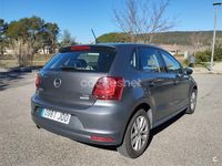 Usado VW Polo Advance 90 CV (66 kW) 2015 Gris / plata Berlina