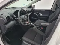 Usado Toyota Yaris Hybrid Active 116 CV (85 kW) 2021 Blanco Berlina