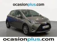 Usado Toyota Yaris Active 100 CV (73 kW) 2017 Gris Utilitario